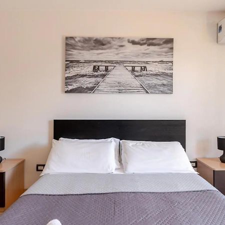 Garden Villa - Free Parking, Wi-Fi E Netflix Фиумичино Екстериор снимка