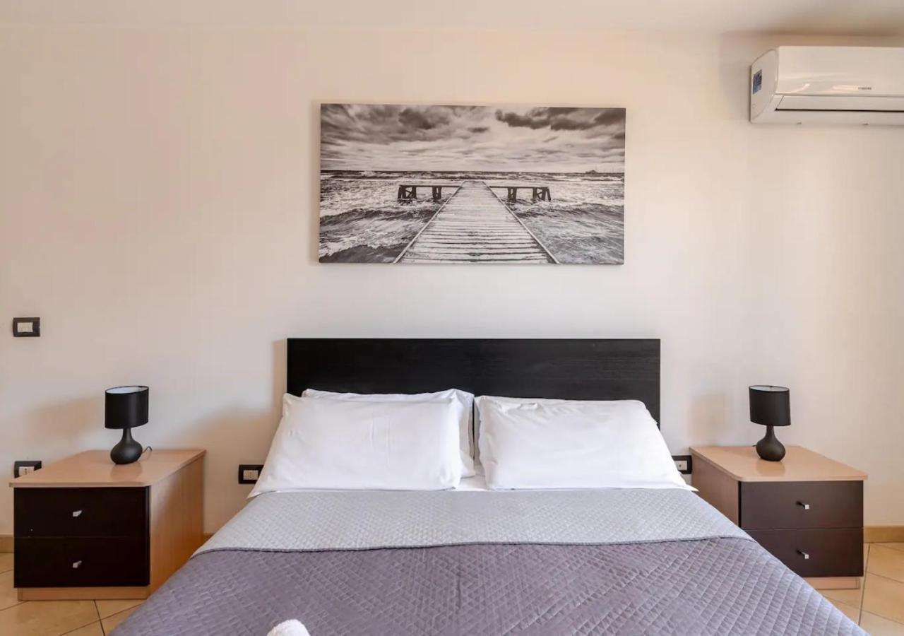 Garden Villa - Free Parking, Wi-Fi E Netflix Фиумичино Екстериор снимка